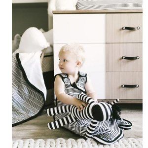 NEW! Oilo Jersey Wearable Blanket in BLACK & WHITE (O/S)